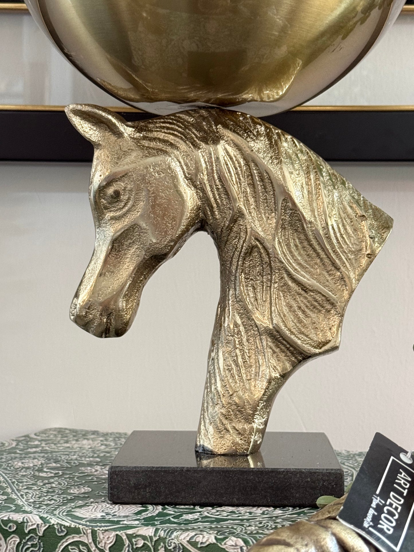 Antik Gold Atlı Vazo Krem Çiçek Arajmanı